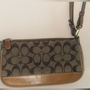 Classic Coach Demi-Pouch